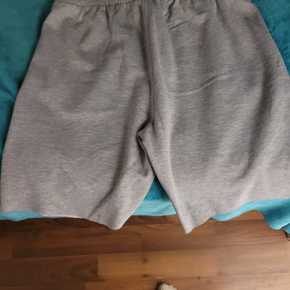 Various Reworked Graphic Men Shorts - Picture 6 of 6